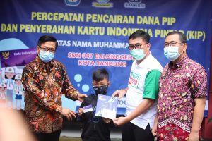 Pemerintah Berikan Bantuan Pendidikan Untuk Muhammad Rais