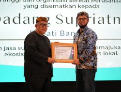 Dukung Kemajuan Pers, Bupati Bandung Dadang Supriatna Raih Penghargaan Bergengsi Lontar Award